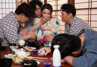 Đứng nhìn vợ bị người khác địt sấp mặt